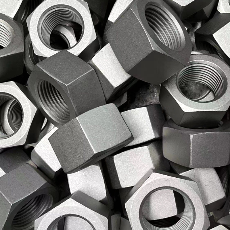 ASTM A194 B7 mustat raskaat kuusiomutterit ASTM A194 B7 mustat raskaat kuusiomutterit