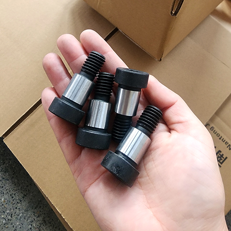 Hiiliteräksiset 1-8 UNC x 4